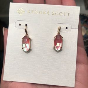 NWT Kendra Scott Lemmi Earrings Pink Iridescent